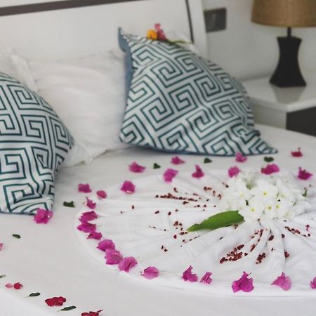 Fiyala Homestay Addu Atol Buitenkant foto