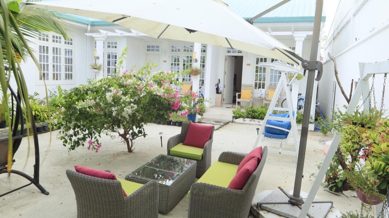 Fiyala Homestay Addu Atol Buitenkant foto