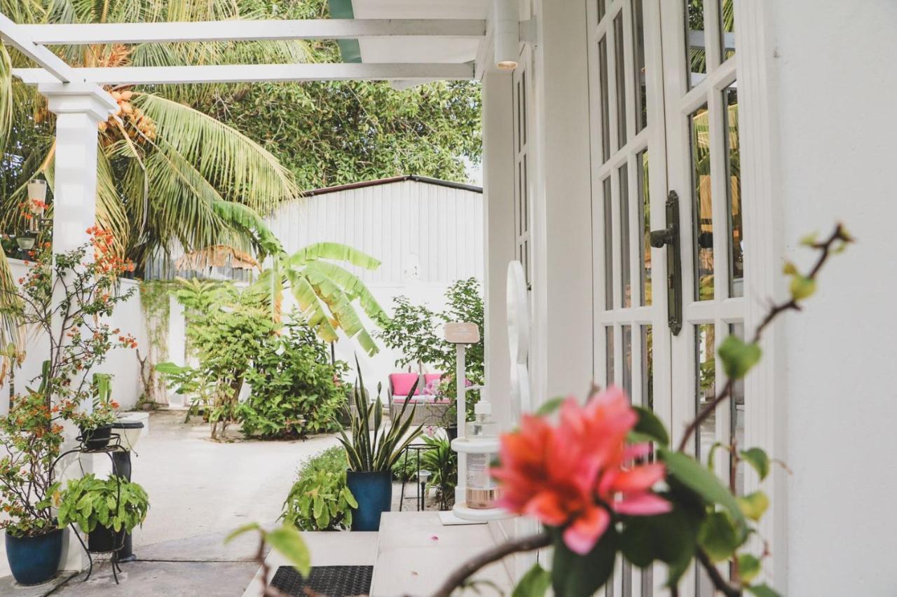 Fiyala Homestay Addu Atol Buitenkant foto