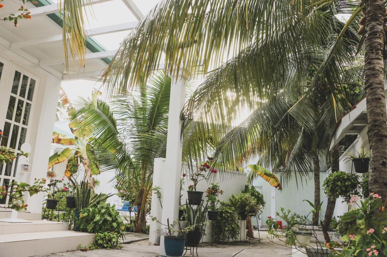 Fiyala Homestay Addu Atol Buitenkant foto