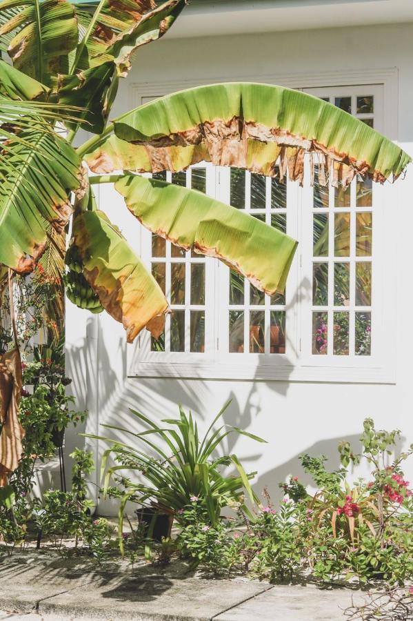 Fiyala Homestay Addu Atol Buitenkant foto