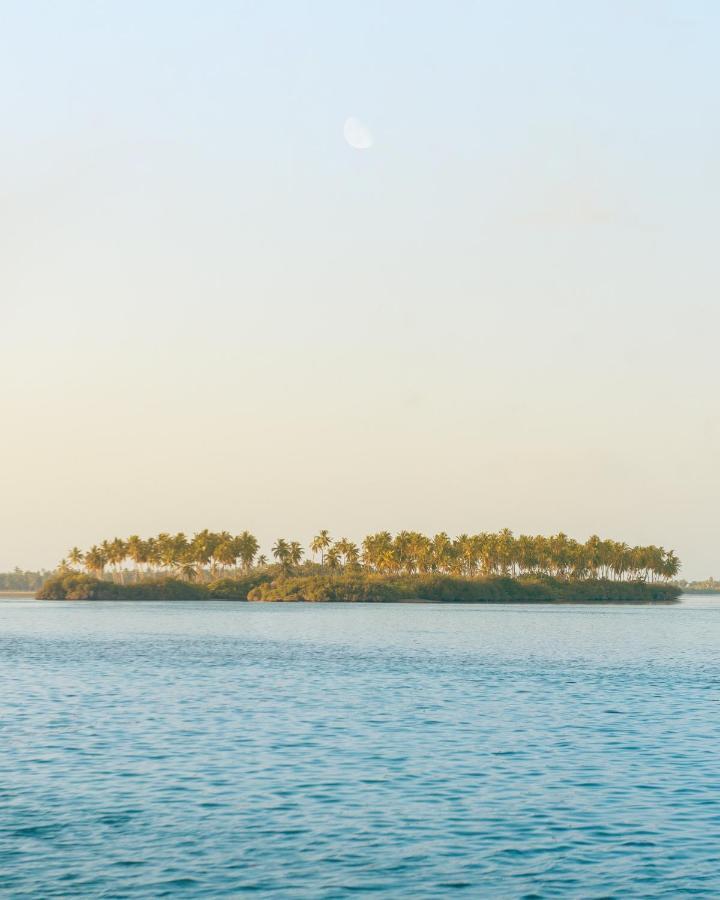 Fiyala Homestay Addu Atol Buitenkant foto