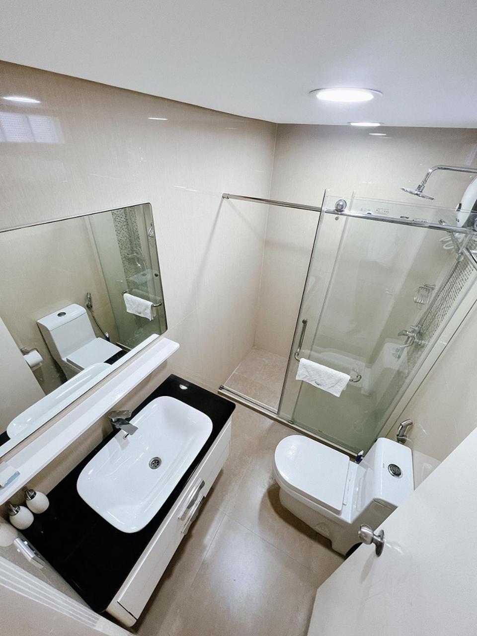 Fiyala Homestay Addu Atol Buitenkant foto