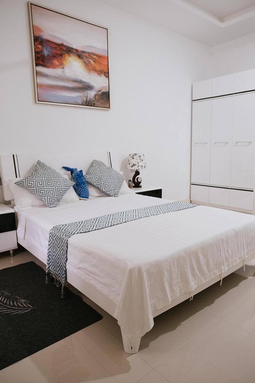 Fiyala Homestay Addu Atol Buitenkant foto