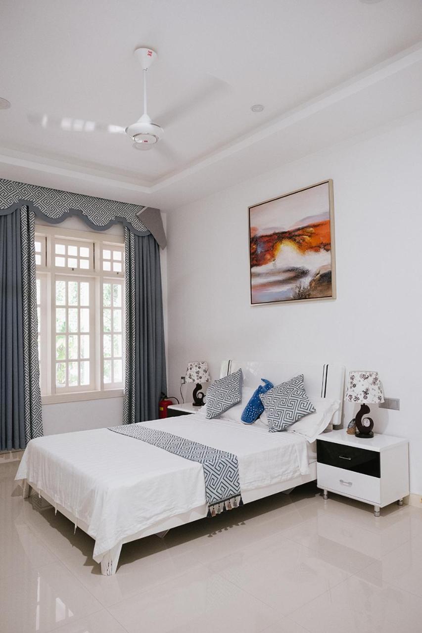 Fiyala Homestay Addu Atol Buitenkant foto